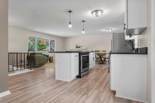 25-web-or-mls-5375 Matterhorn Dr NE-210.jpg