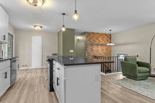 26-web-or-mls-5375 Matterhorn Dr NE-220.jpg
