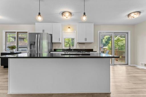 28-web-or-mls-5375 Matterhorn Dr NE-245.jpg