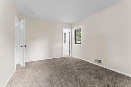 34-web-or-mls-5375 Matterhorn Dr NE-330.jpg
