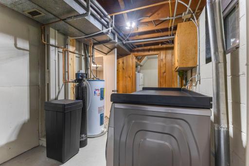 49-web-or-mls-5375 Matterhorn Dr NE-190.jpg