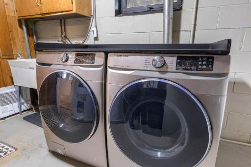 50-web-or-mls-5375 Matterhorn Dr NE-195.jpg
