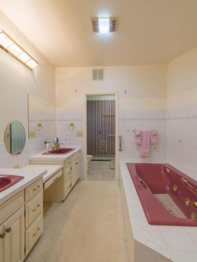 Main floor ensuite bathroom