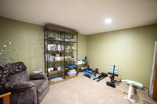1807 25 1/2 Avenue S, Fargo, ND 58103