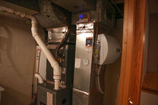 Furnace/ Humidifier