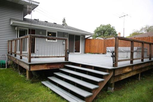 32 x 24 ft maintenance free composite deck