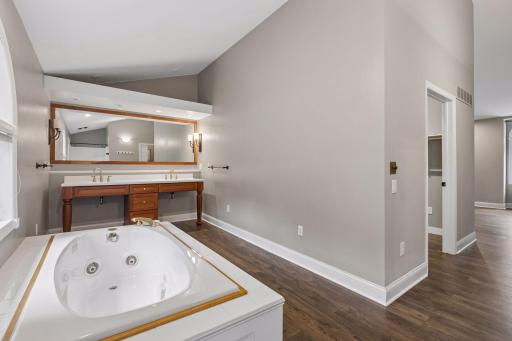 98 Quality Avenue N, Lakeland, MN 55043