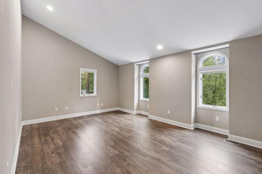 98 Quality Avenue N, Lakeland, MN 55043