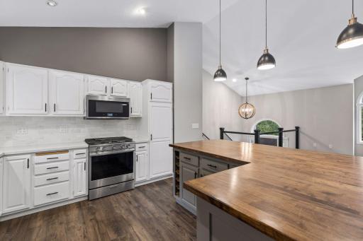98 Quality Avenue N, Lakeland, MN 55043