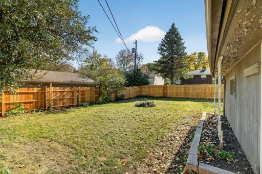 1822 35th Street NW, Rochester, MN 55901