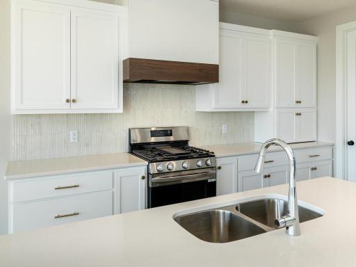 5380 176th St W Lakeville MN 55044 USA-008-007-Kitchen-MLS_Size.jpg