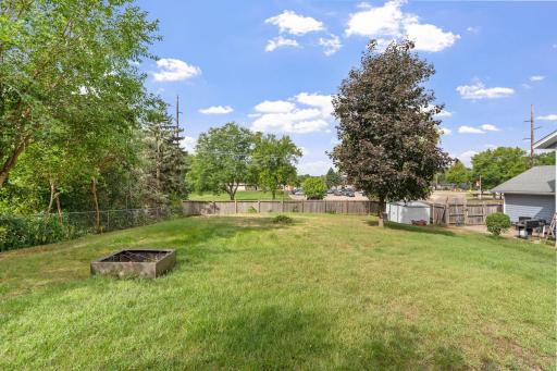 8-web-or-mls-17161 S Shore Ln-8.jpg