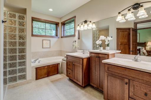 4453 Fable Hill Parkway N, Hugo, MN 55038