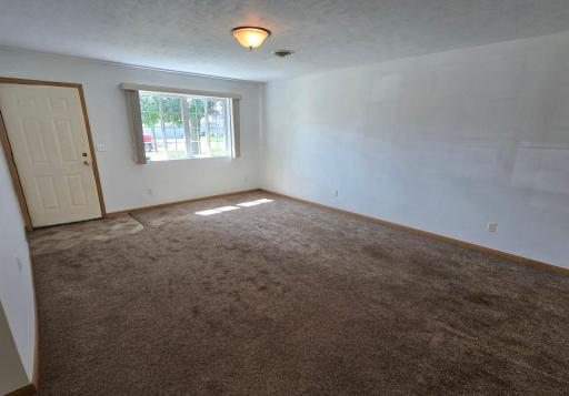 Living room has plenty of wall space, so enjoy decorating and adding your own touches!