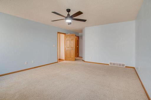 4793 HARVEST Drive S, Fargo, ND 58104