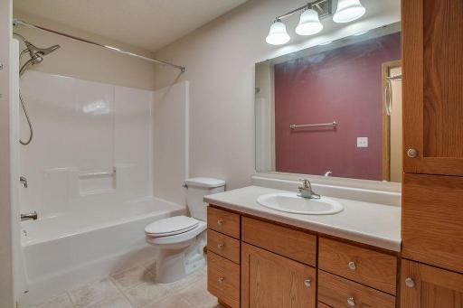 4793 HARVEST Drive S, Fargo, ND 58104