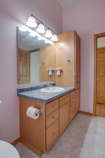 4793 HARVEST Drive S, Fargo, ND 58104