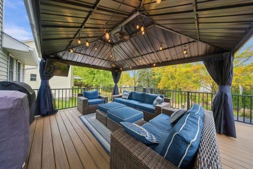 Pergola to Enjoy Outdoor Space on Hot Summer Days!