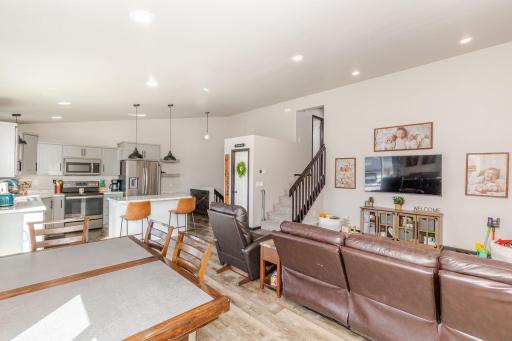 8081 GOLDFINCH Drive, Horace, ND 58047
