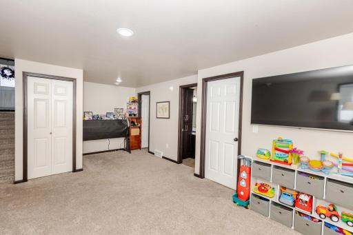 8081 GOLDFINCH Drive, Horace, ND 58047