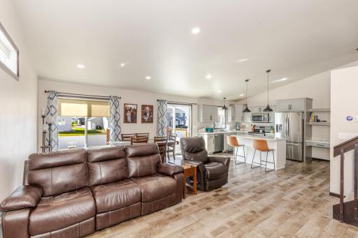 8081 GOLDFINCH Drive, Horace, ND 58047