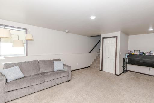 8081 GOLDFINCH Drive, Horace, ND 58047