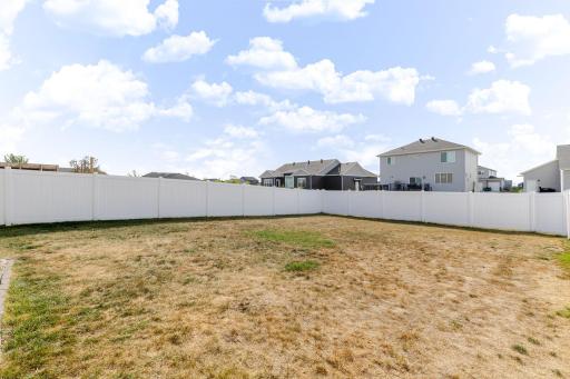 8081 GOLDFINCH Drive, Horace, ND 58047