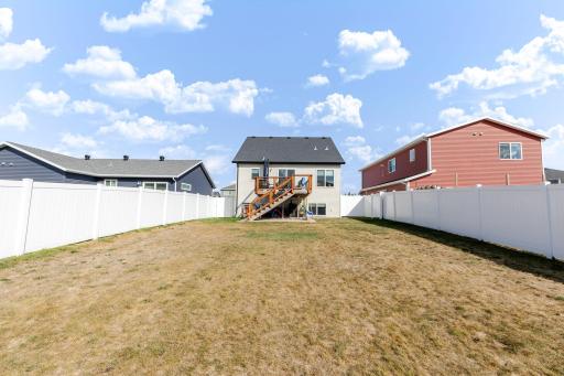 8081 GOLDFINCH Drive, Horace, ND 58047