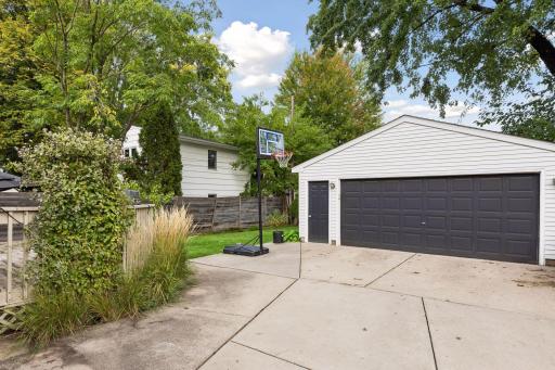 6021 Wooddale Avenue - Spacecrafting - 0044.jpg