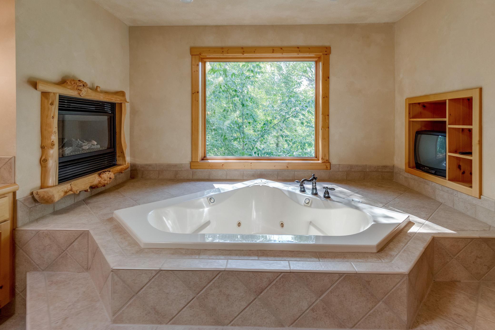 Jacuzzi tub