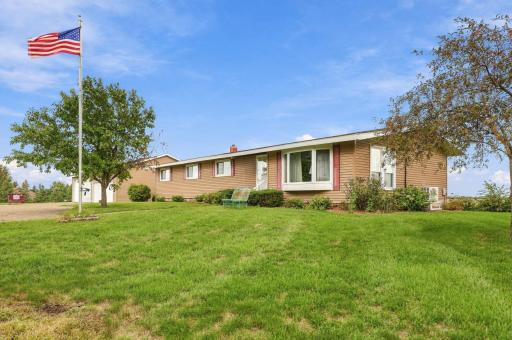 3 bed, 3 bath on 2-acres *beautiful* setting just outside of Hastings. Swimming pool. 3 bedrooms 3 bathrooms