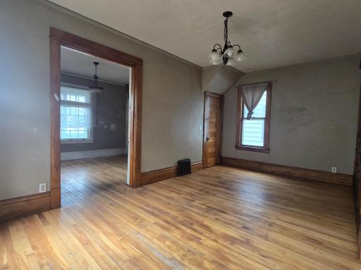 866 Duluth Street, Saint Paul, MN 55106