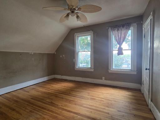 866 Duluth Street, Saint Paul, MN 55106
