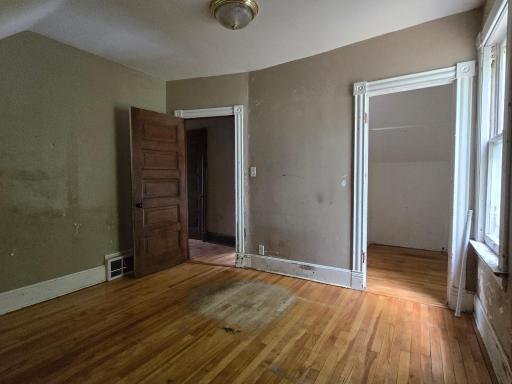 866 Duluth Street, Saint Paul, MN 55106