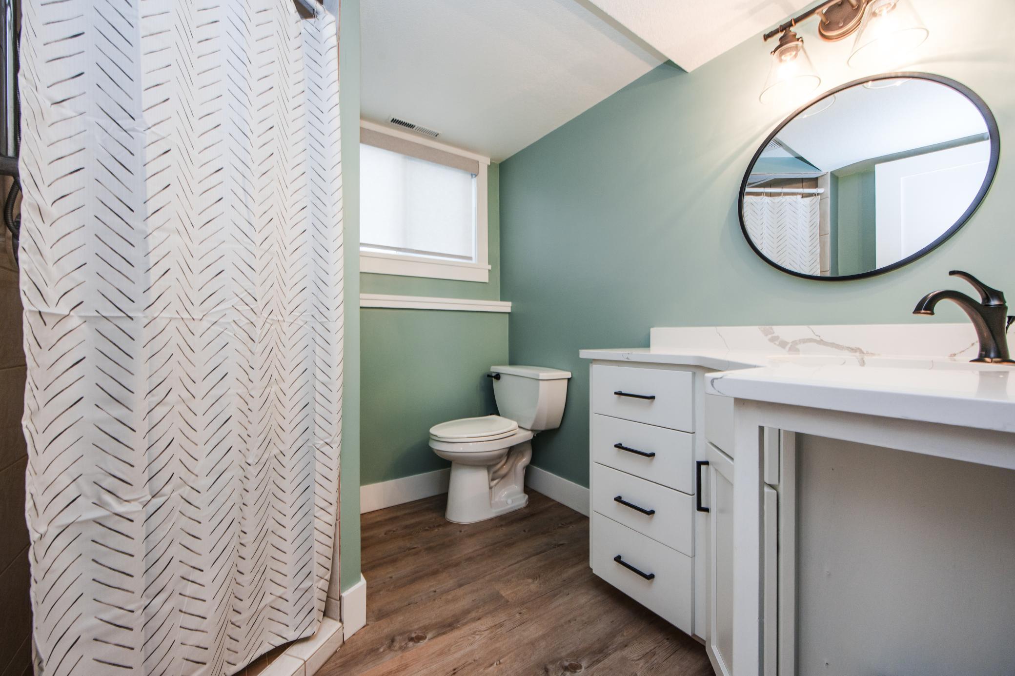 LL Bathroom 2