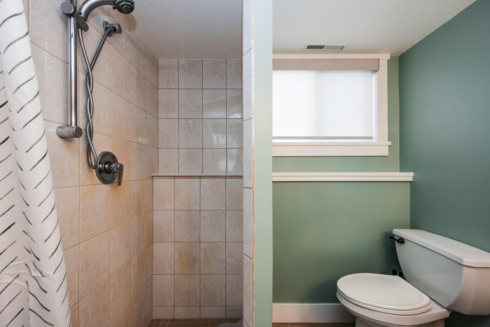LL Bathroom 2