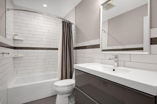 Upper full bath off 2rd bedroom