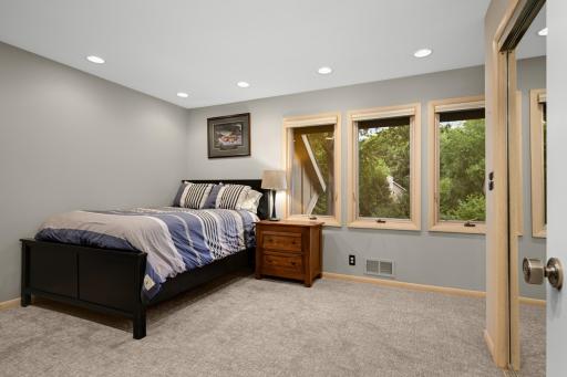 Large 2nd bedroom