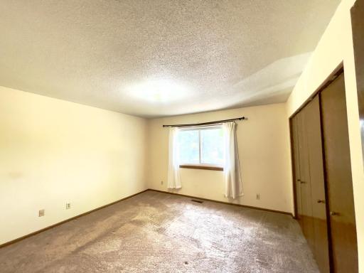 3235 Hamlet Drive, Woodbury, MN 55125