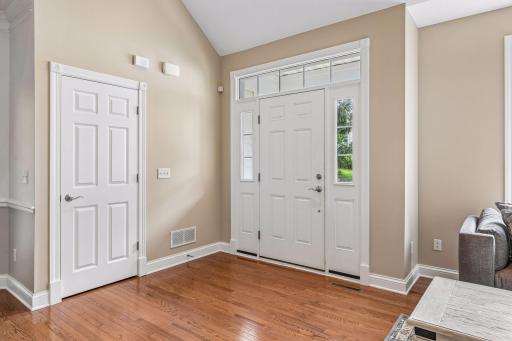 1452 Steeplechase Lane, Eagan, MN 55122