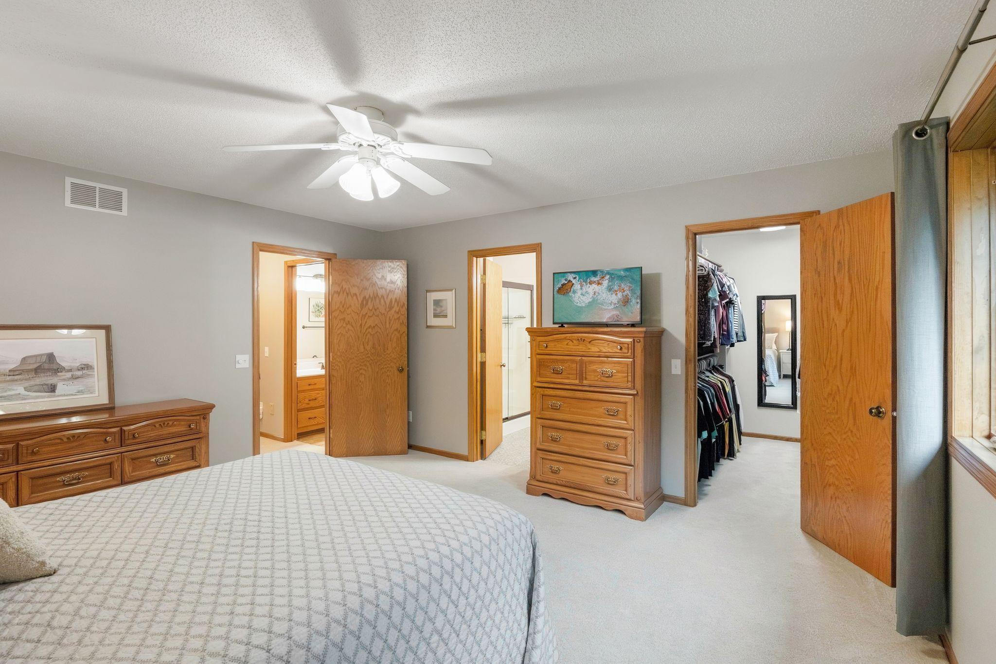 Private 3/4 bath and walk-in closet
