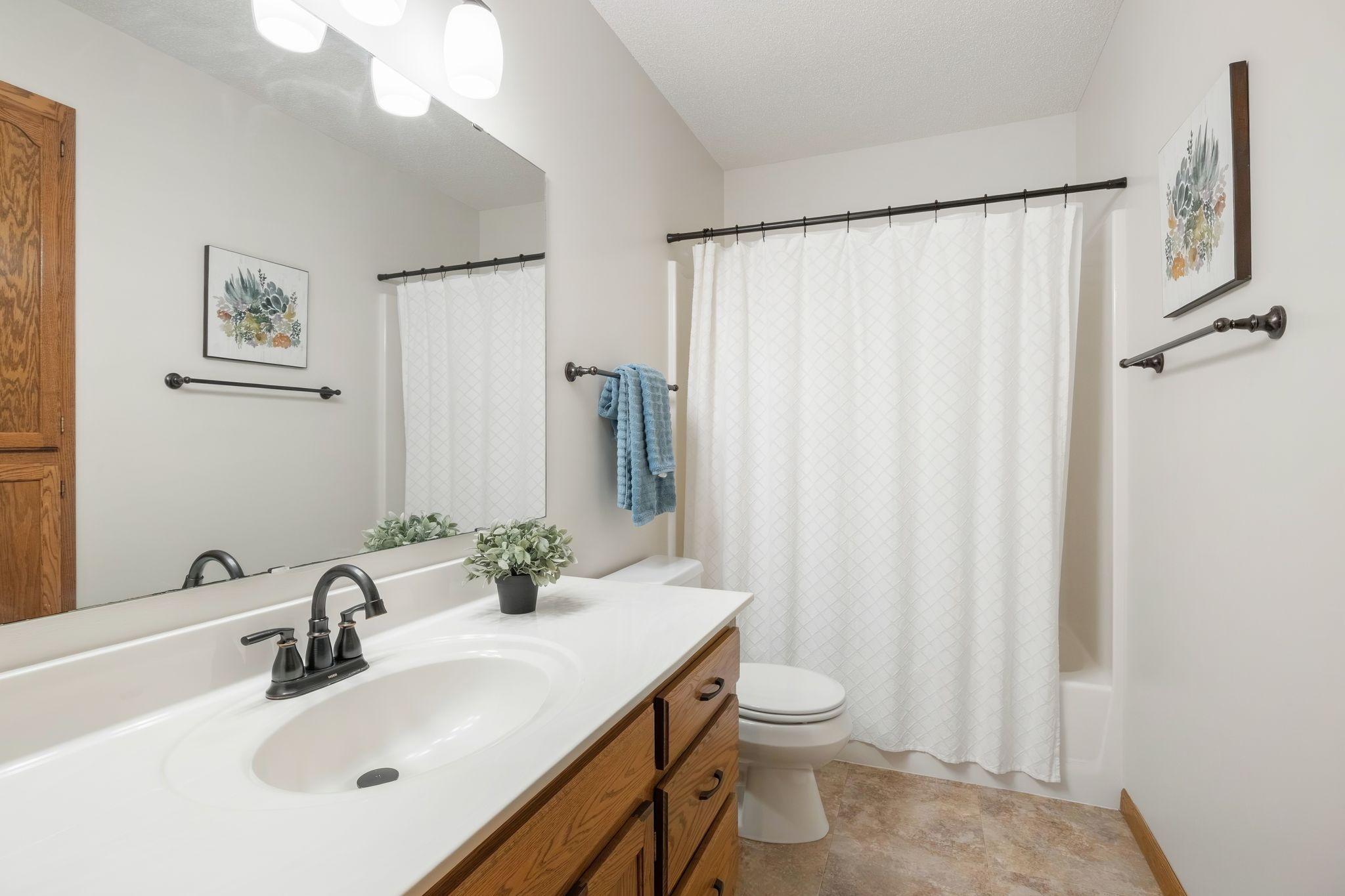 Upper level full bath