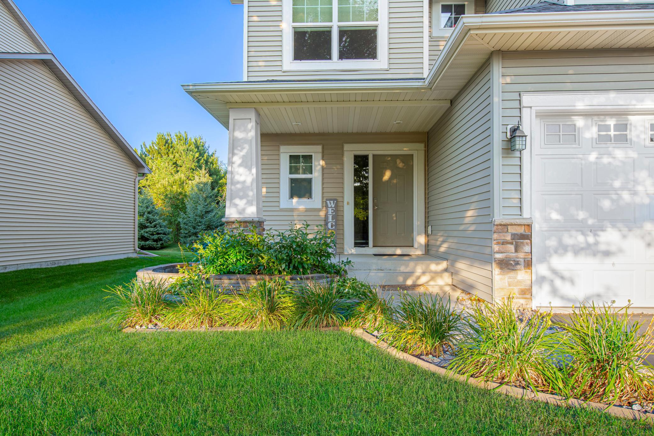 5_Inviting Front Porch.jpg