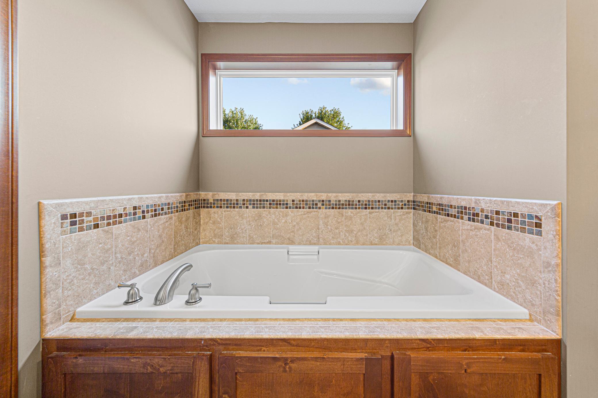 53_Main bathroom soaking tub.jpg