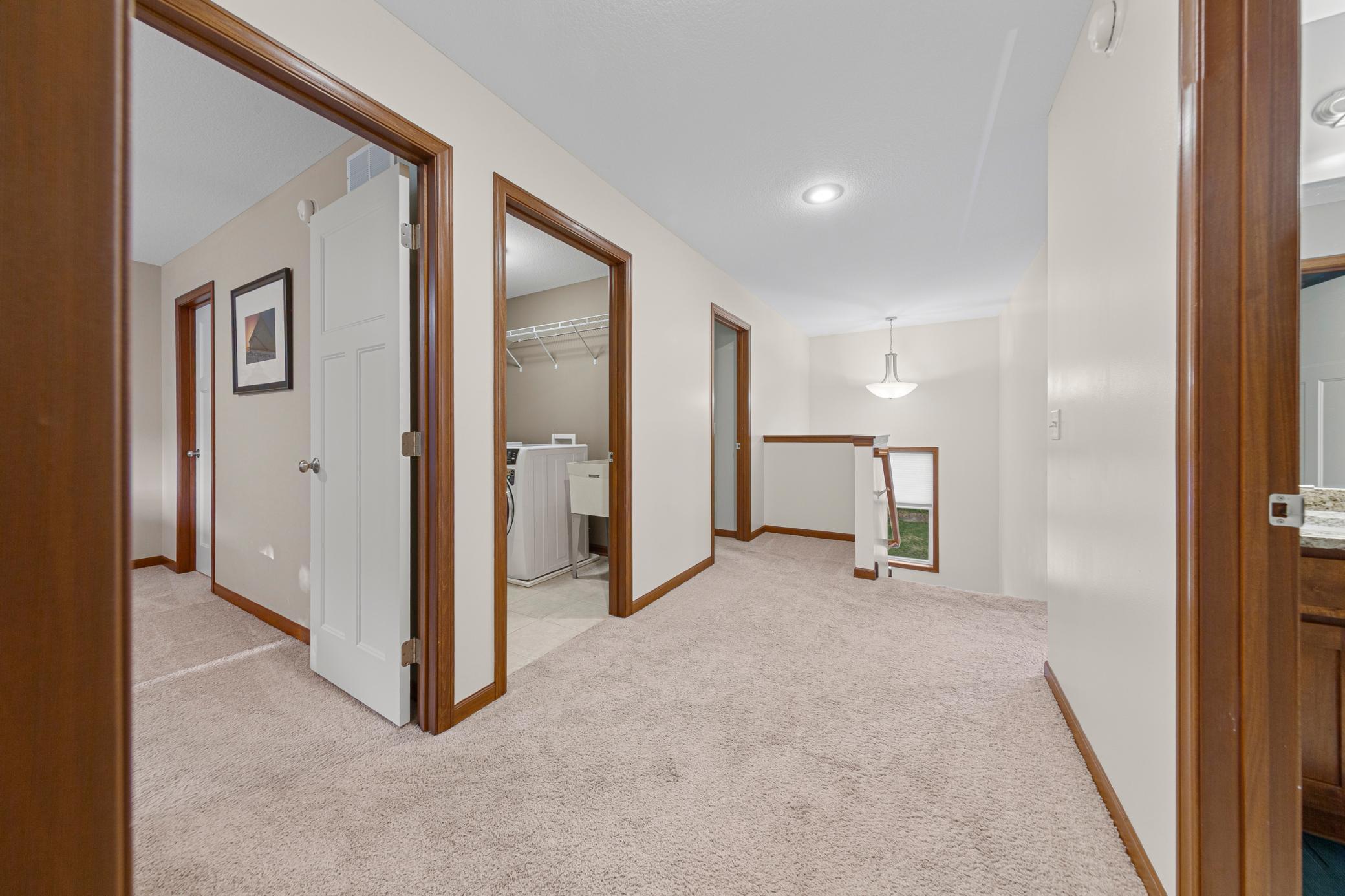 48_Spacious upstairs loft.jpg