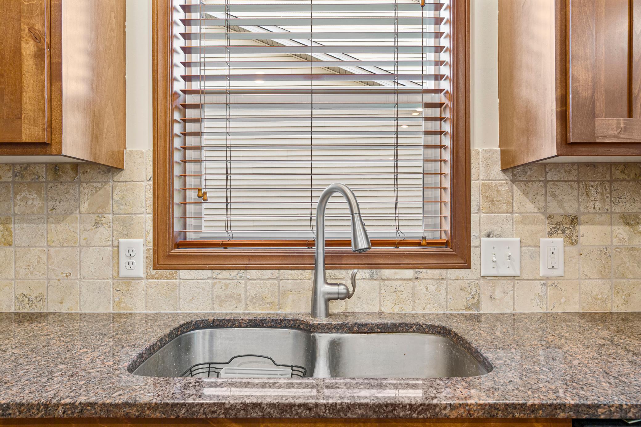 25_Kitchen.jpg
