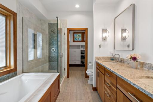 Recently re modeled master bath. Thoughtfully laid out. Immaculate!