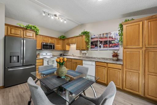 17-web-or-mls-32nd Ave-S1109-017.jpg