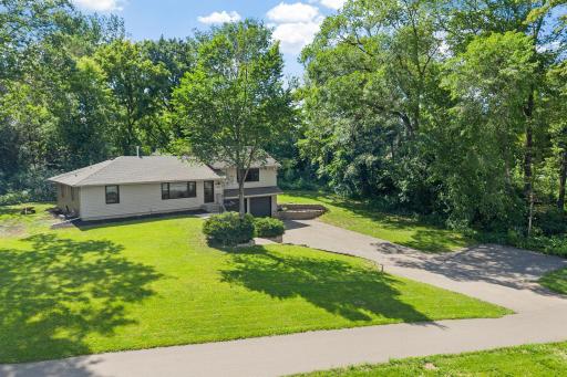 Large Driveway w/ Guest Parking