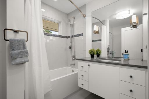 Fantastic full bath